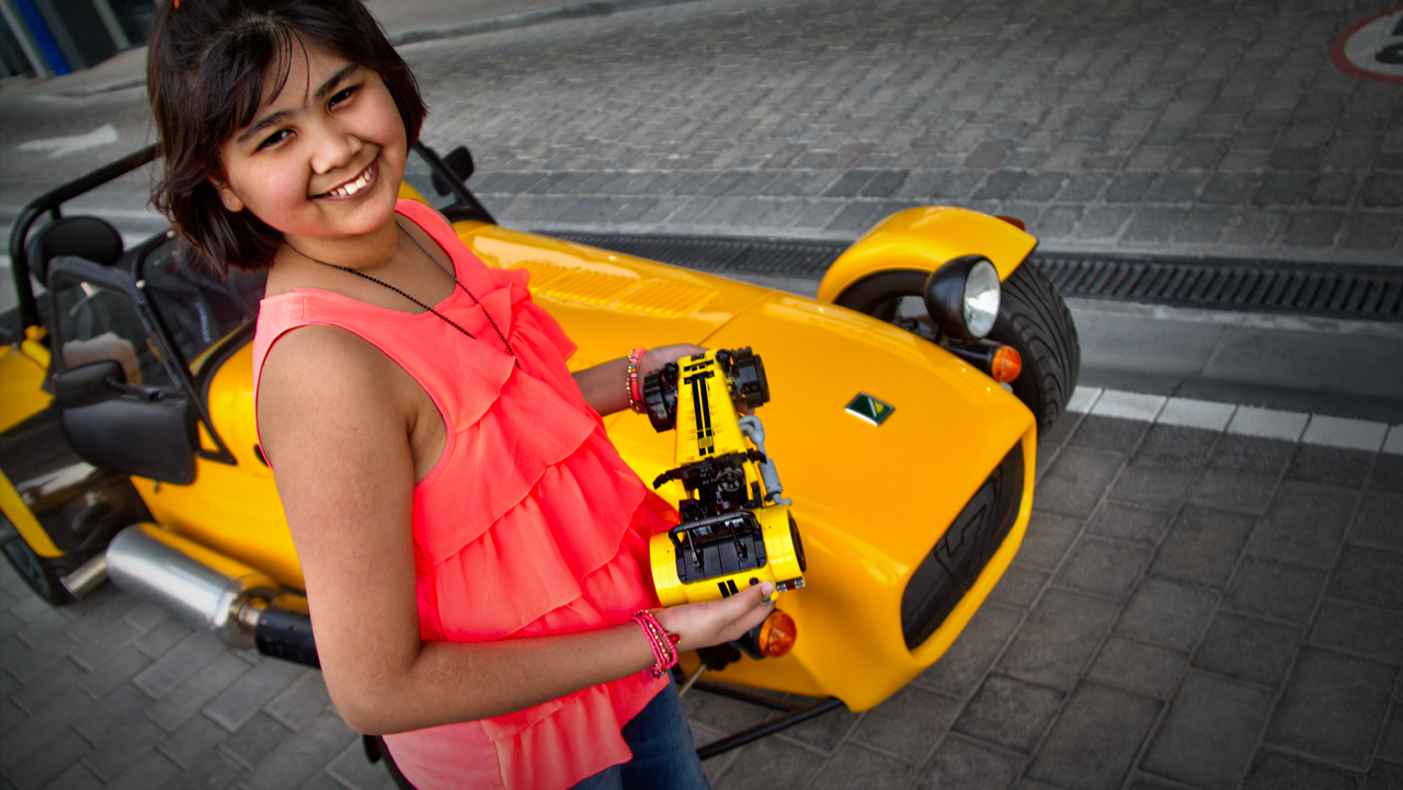 We build Lego Caterham 7 620R